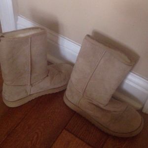 Aeropostale Ugg boots